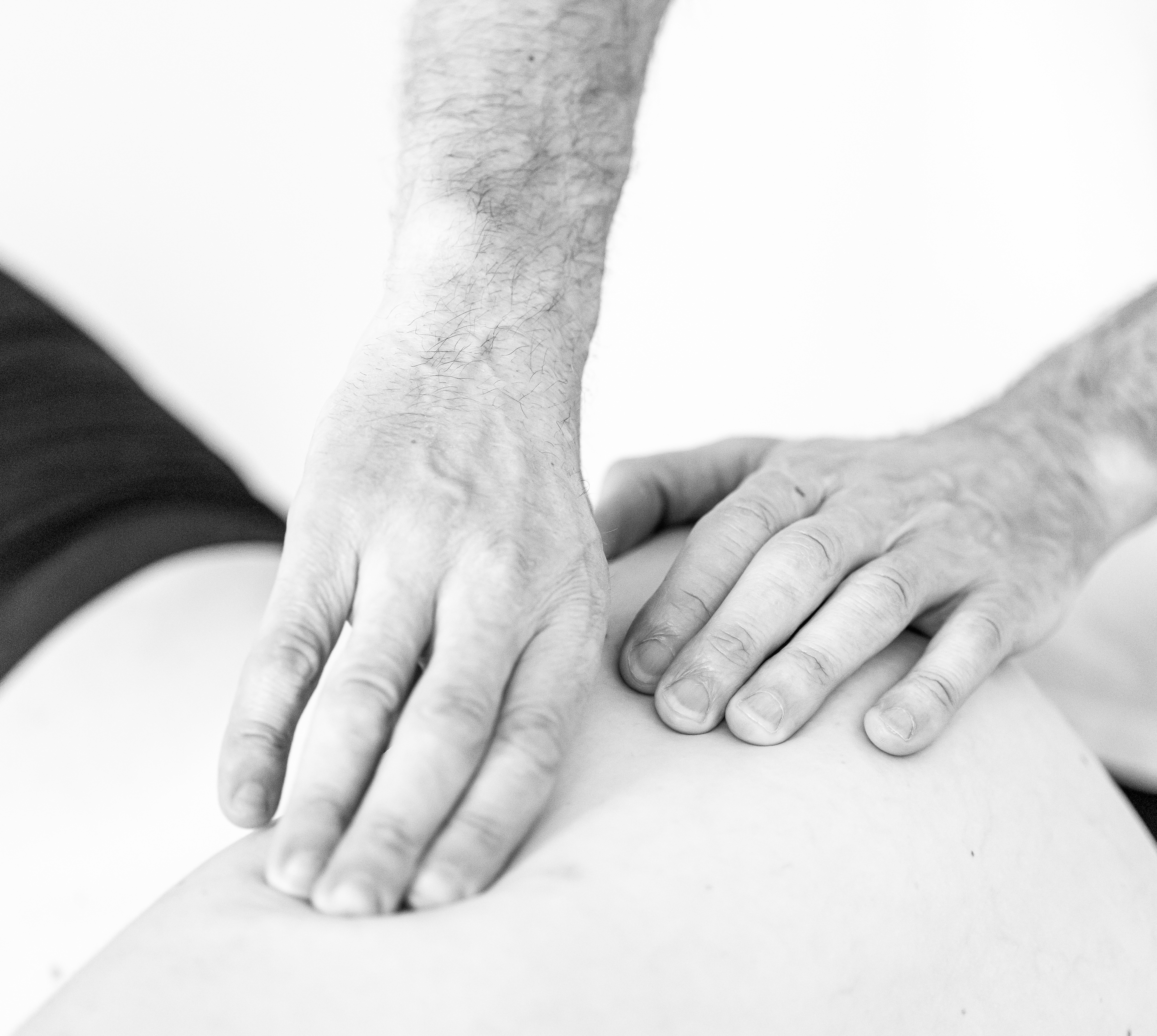 toucher des fascias, soin manuel, fasciathérapie, fascia-thérapie